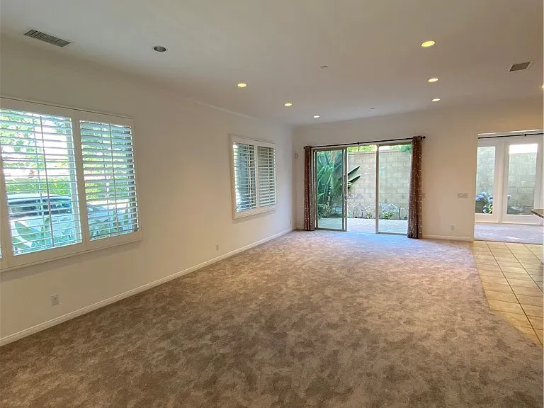 72 Gardenhouse Way — Photo 4