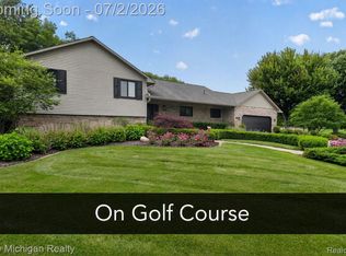 1325 Birdie Ct, Linden, MI 48451