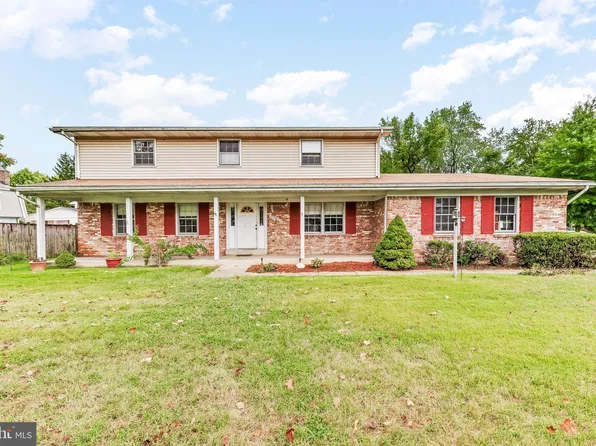 202 Lourdes Dr, Fort Washington, MD 20744