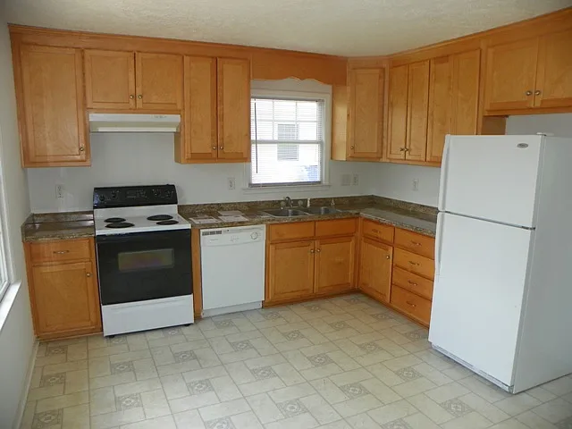30 Lamb Ave — Photo 4
