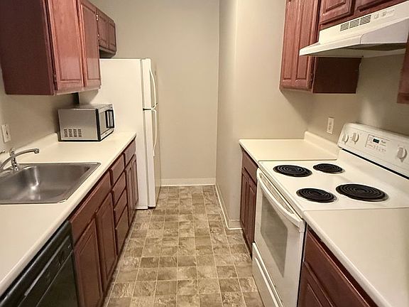 3rd image of 164 Barnstead Dr #37