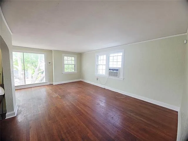1517 Dante St — Photo 4