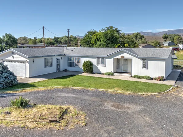 1185 Snowflower Rd, Fernley, NV 89408