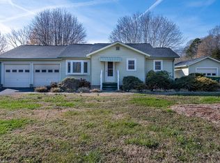 437 N Carolina Ave, Boonville, NC 27011