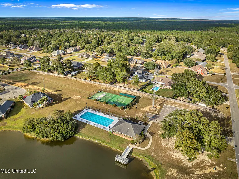 15336 Lakeview Ct — Photo 37