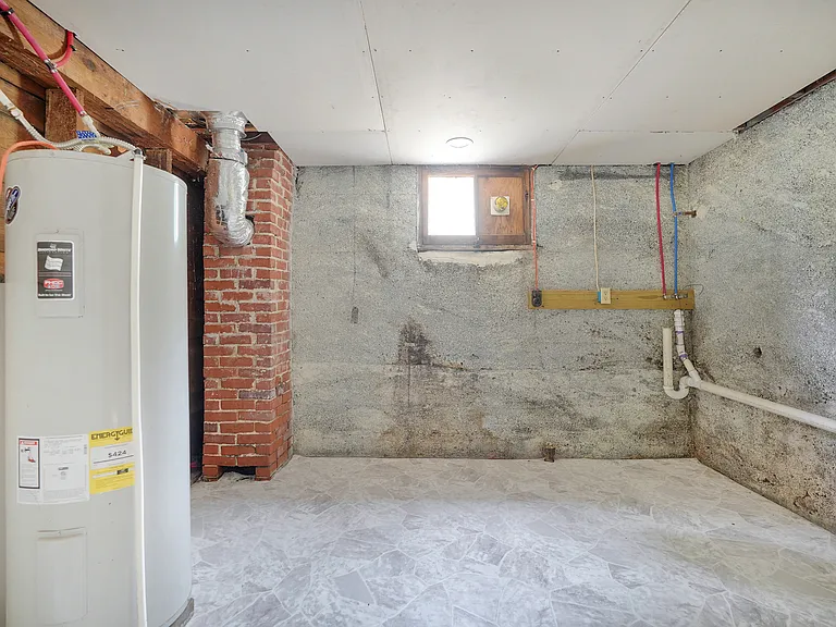 412 E Walker St — Photo 26