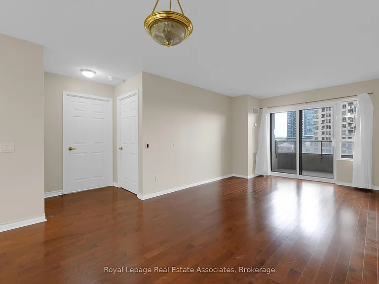 25 Kingsbridge Garden Cir #622 — Photo 7