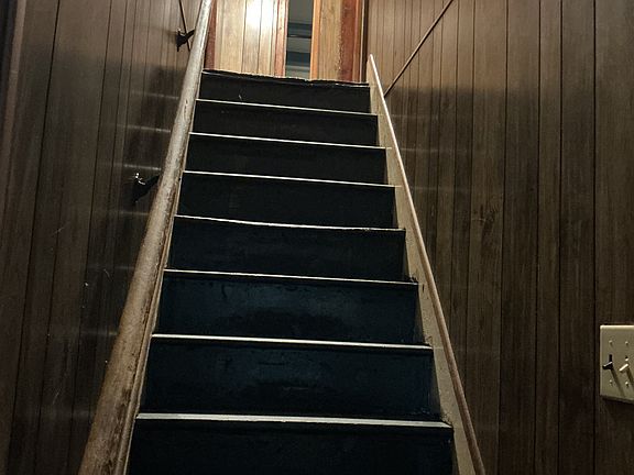 2nd image of 2220 Webb St #2