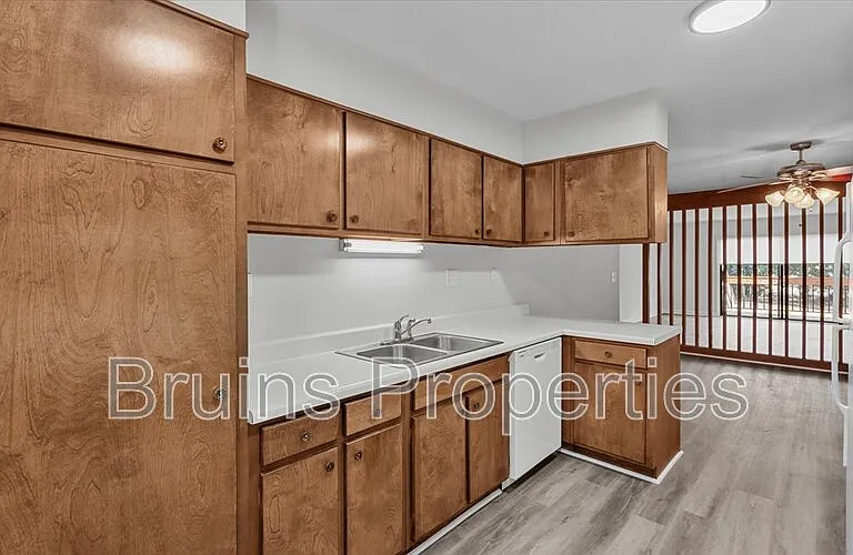 1522 Benjamin Pkwy #C — Photo 10