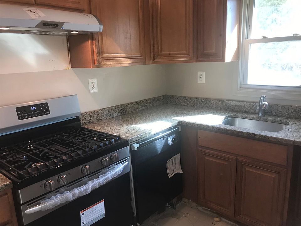 2nd image of 619 Brandywine St SE