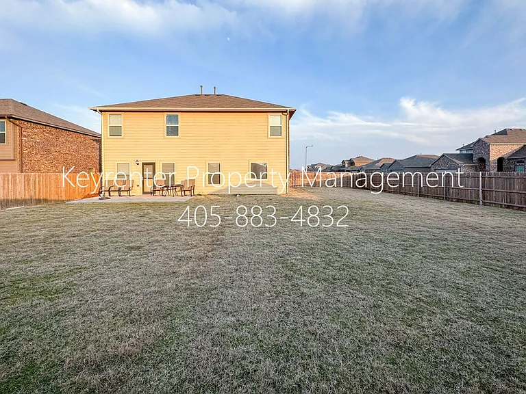 2409 Rosa Cir — Photo 31