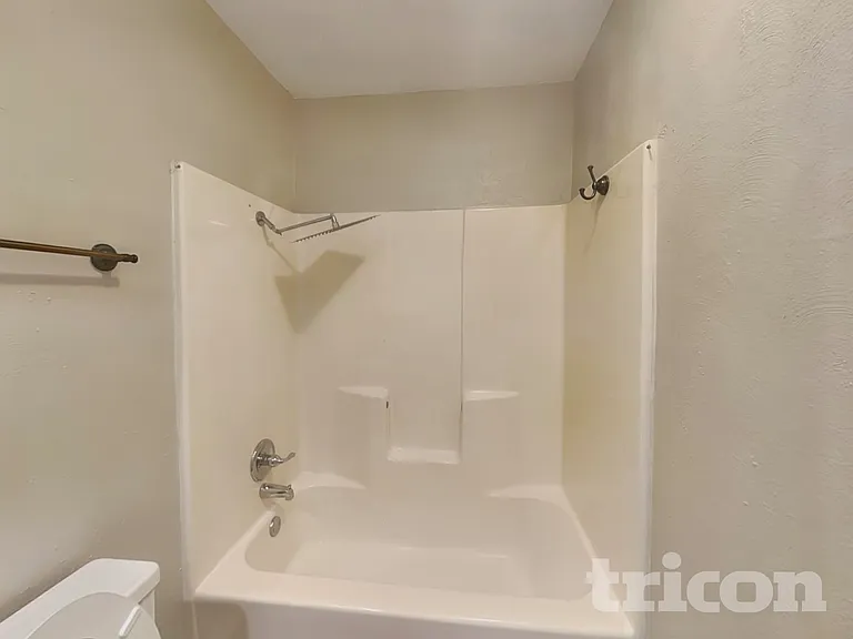 509 Live Oak Dr — Photo 16