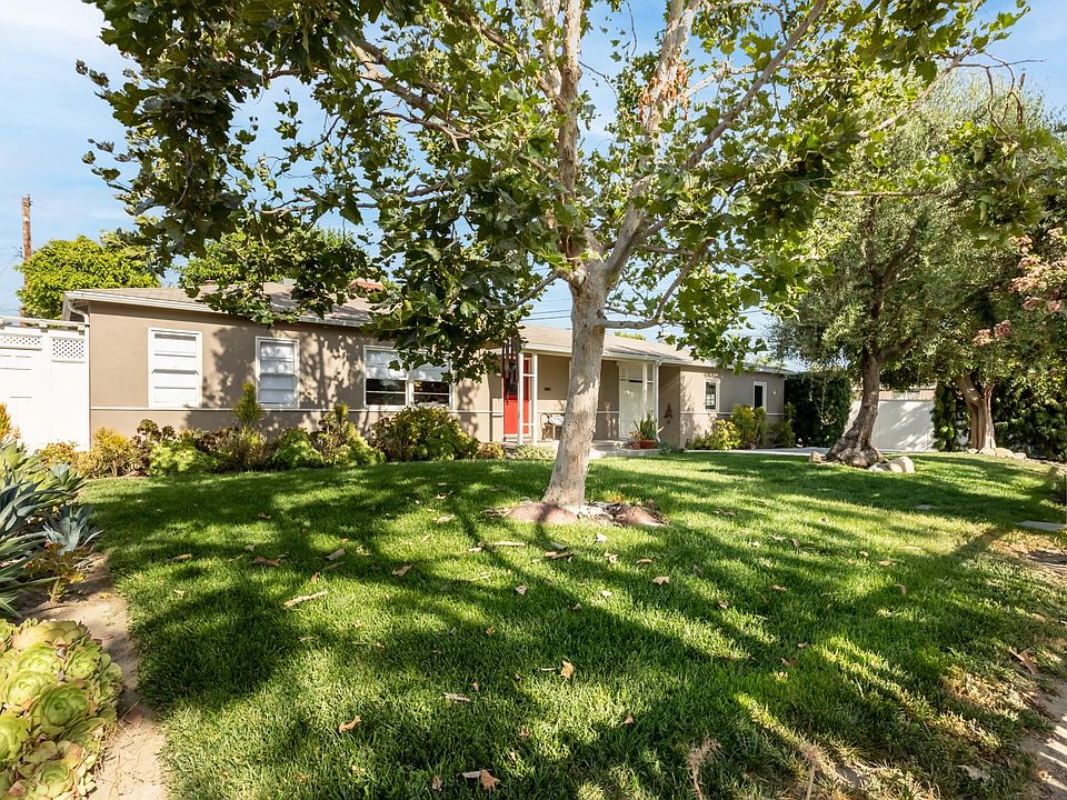 1st image of 1104 N Beachwood Dr