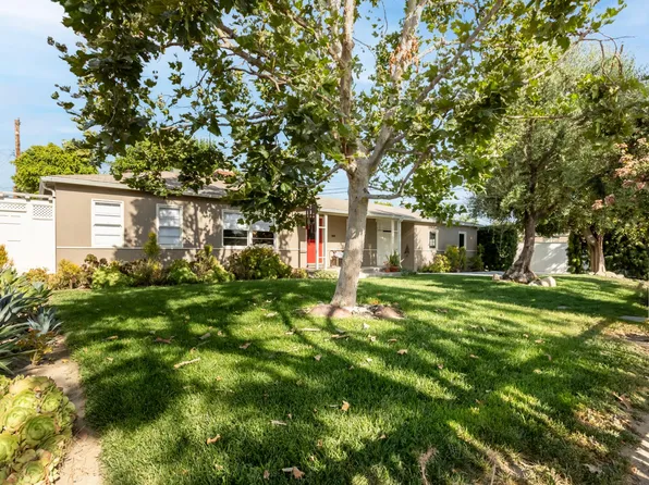 1104 N Beachwood Dr, Burbank, CA 91506
