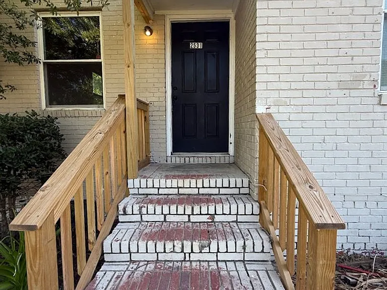 2531 Miles St — Photo 2