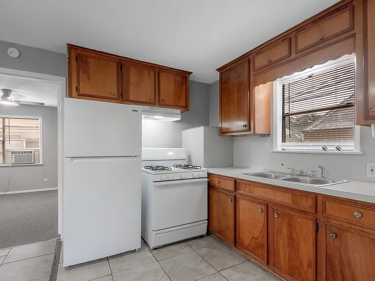 700 Gray St #1 — Photo 10