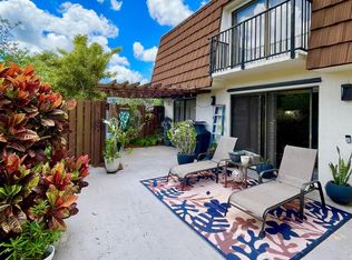 915 SW 120th Way, Davie, FL 33325