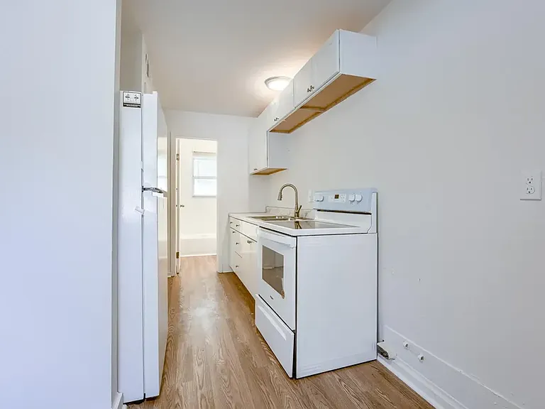 15216 Bellaire Ave — Photo 2