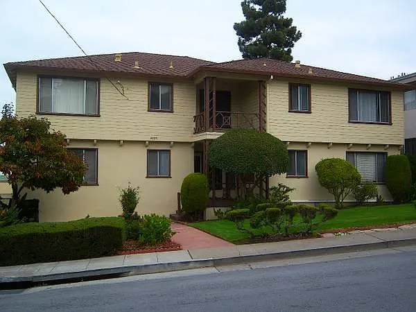 1 bed, 800 sqft, $2,400 — Photo 1