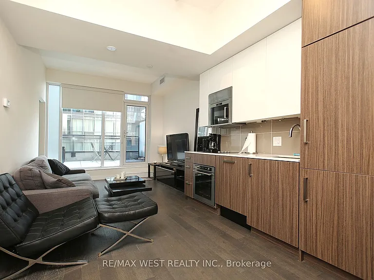 17 Dundonald St #309 — Photo 6