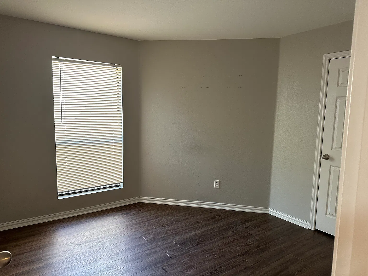 9817 Walnut St — Photo 4