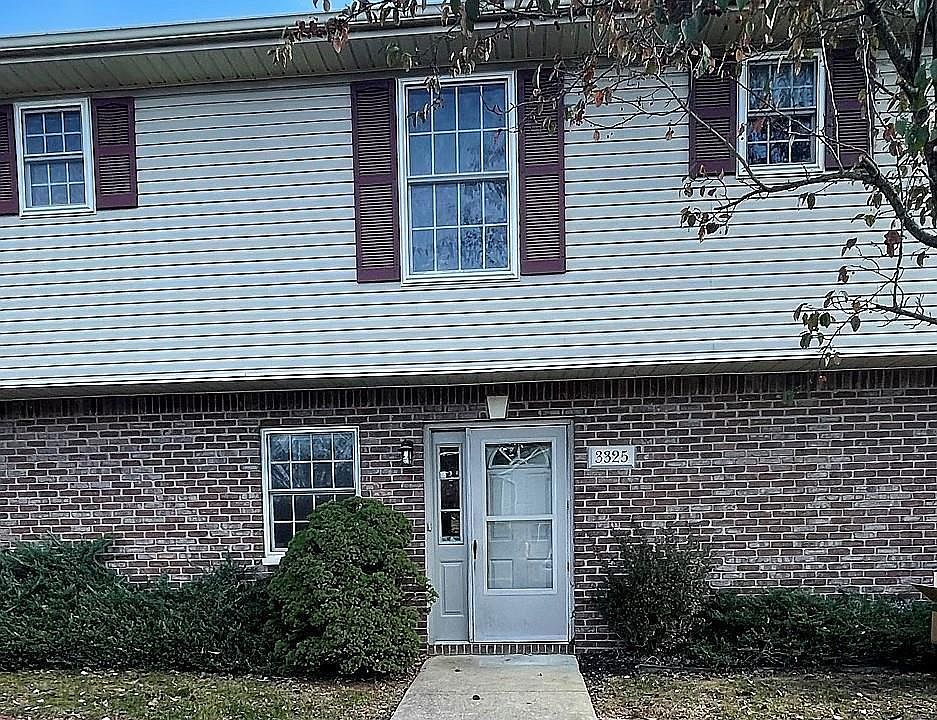 1st image of 3325 S Oaklawn Cir