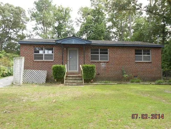 3 bed, 984 sqft, $1,350 — Photo 1