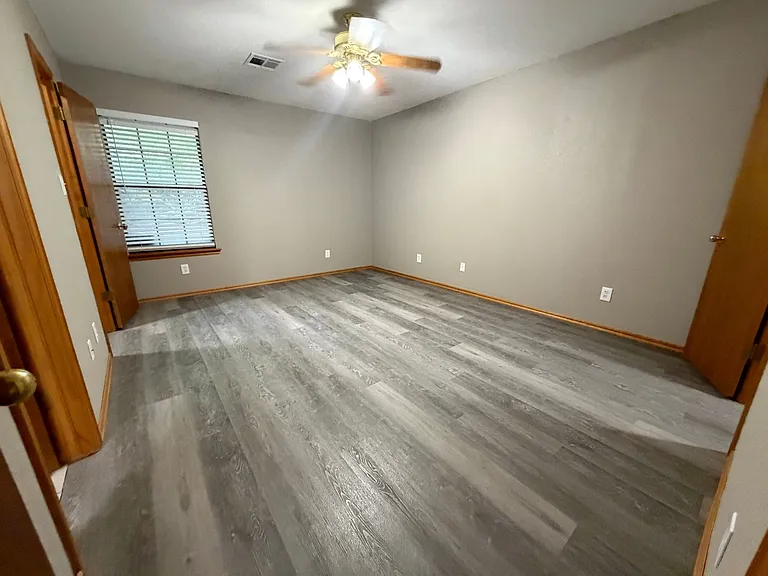824-930 Railhead Dr — Photo 44