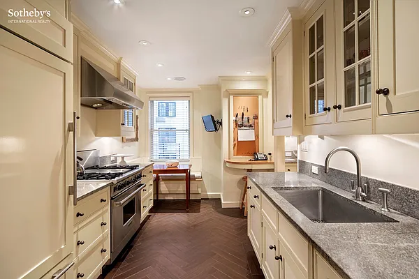 Sold by Sotheby's International Realty | media 21