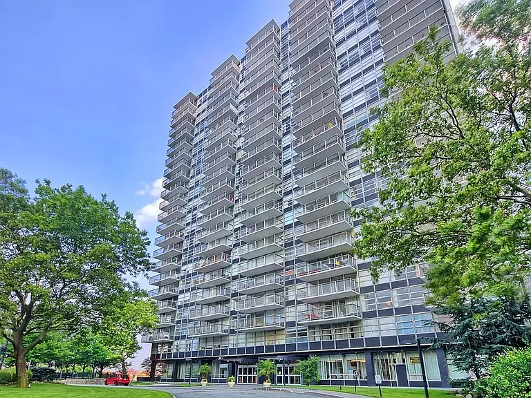 6050 Boulevard East #Penthouse D — Photo 21