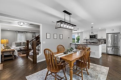 4th image of 525 Locust Grove Rd