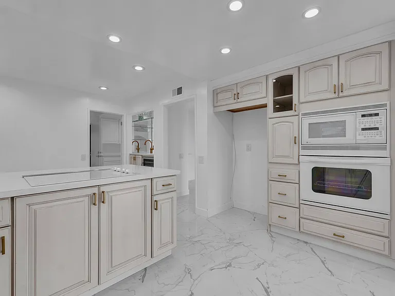 2506 Sapra St — Photo 28