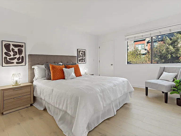 101 2nd St #4 — Photo 7