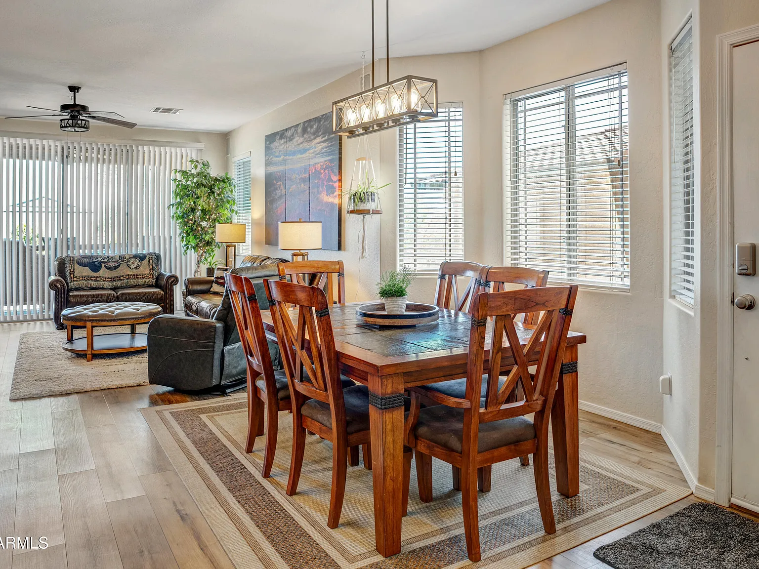 3 bed, 2.0 bath, 1876 sqft, $2,600 — Photo 3