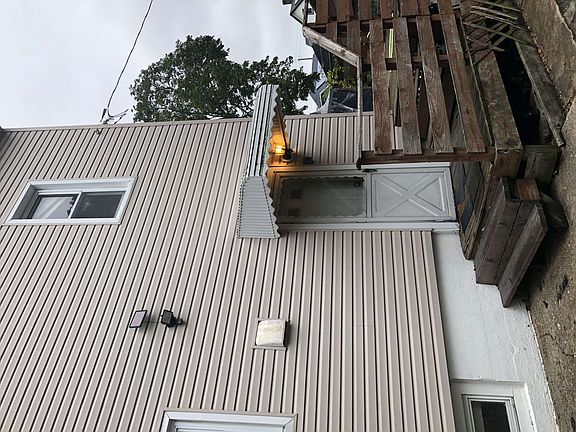 3rd image of 197 Dongan St