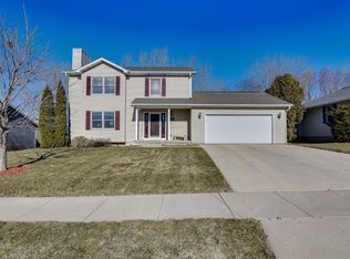103 Lazy Lake Dr, Fall River, WI 53932