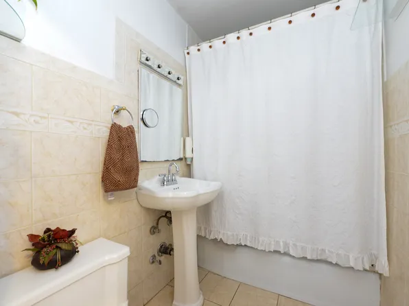 61-20 Grand Central Pkw image 17 of 24