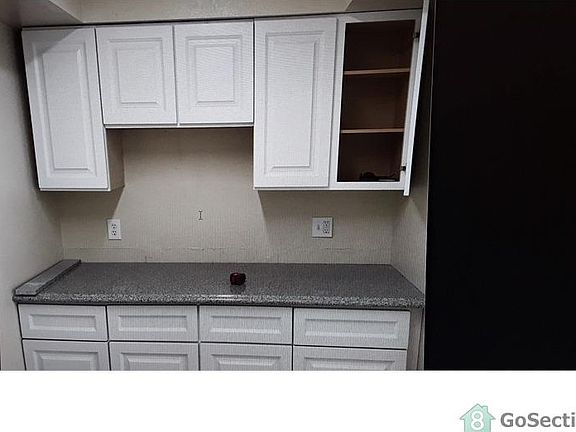 5th image of 615 W 92nd St