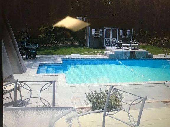 3rd image of W Montauk Hwy