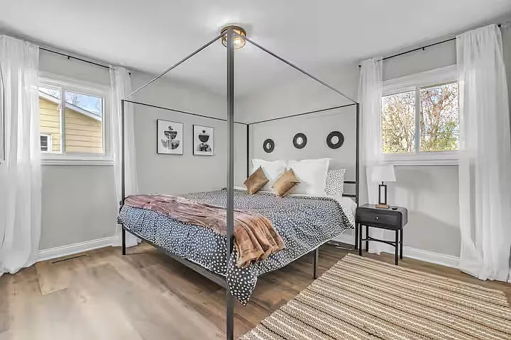 112 S Maxon Ln — Photo 6