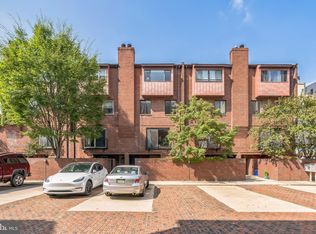 2213 Race St APT 208, Philadelphia, PA 19103