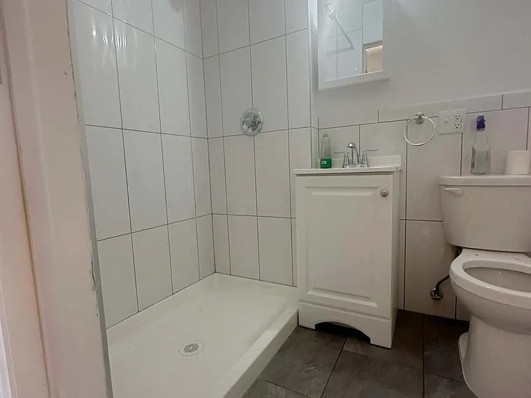 501 Graham Ave #2L — Photo 6