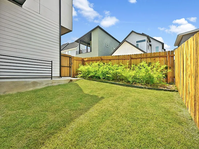 7329 Cordoba Dr — Photo 33