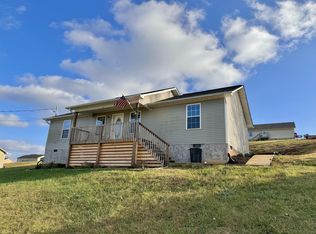 539 Low Valley Rd, Dandridge, TN 37725