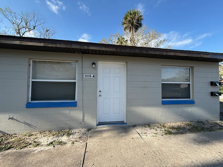 908 Lora St #A — Photo 1