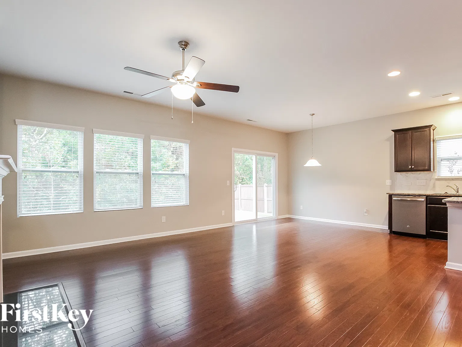 3 bed, 2.0 bath, 2732 sqft, $2,880 — Photo 2