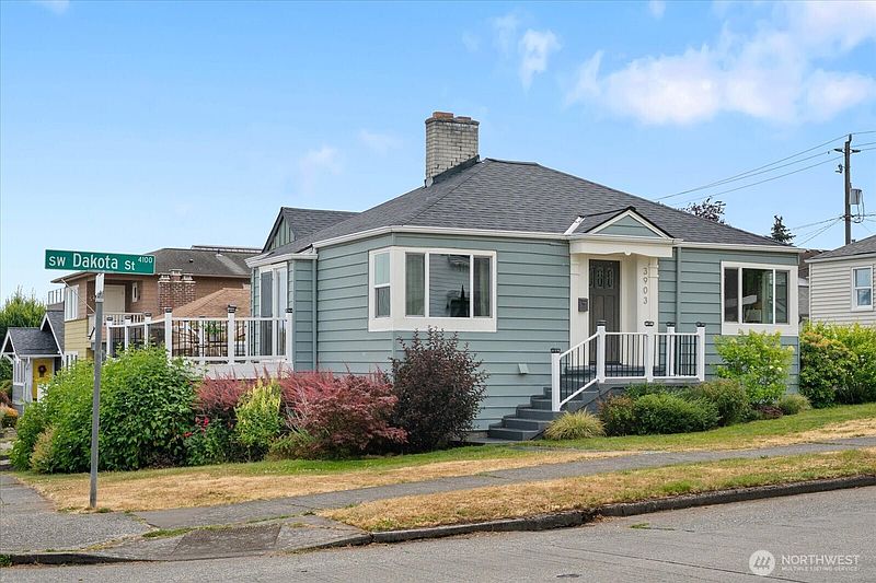 3rd image of 3903 SW Dakota Street