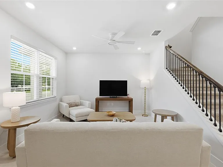 6917 Five Oaks Dr — Photo 6