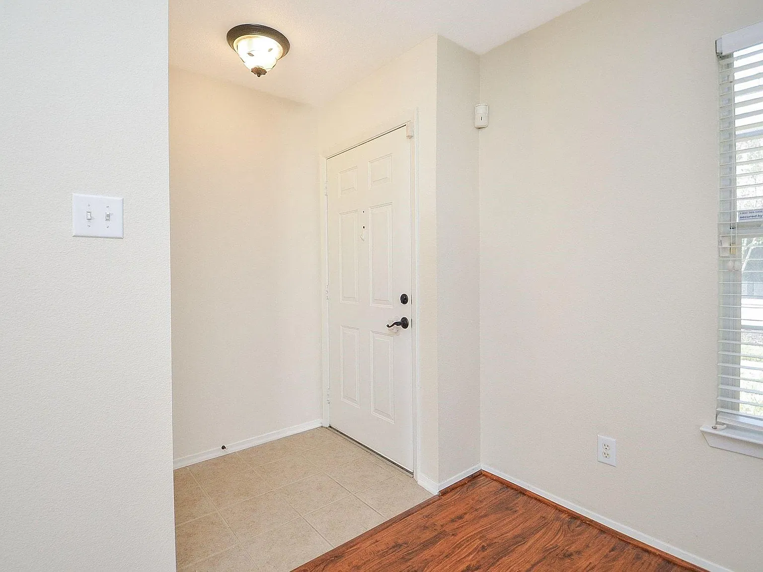 3 bed, 2.0 bath, 1201 sqft, $1,800 — Photo 2