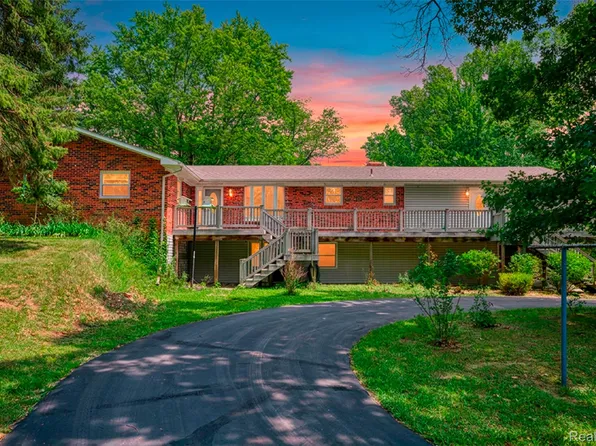 4200 Angels Pass, Pinckney, MI 48169